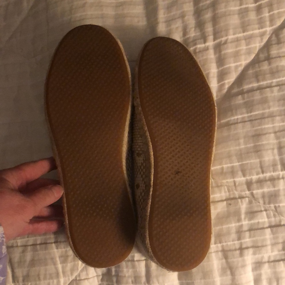 Worn once (by original owner) Toms shoes size 8. Tan pattern. Did not fit me - Picture 3 of 6